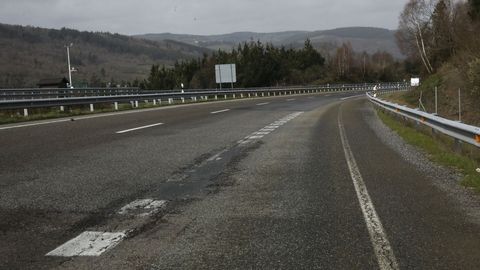 Carril de incorporación a la A-6 desde el área de descanso de O Cereixal