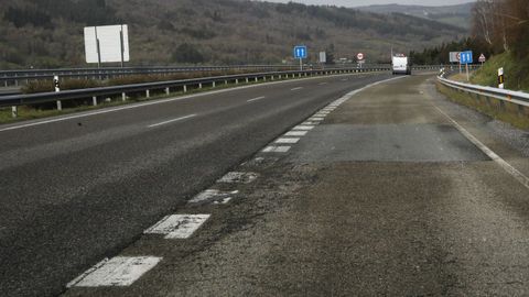 Carril de incorporación a la A-6 desde el área de descanso de O Cereixal