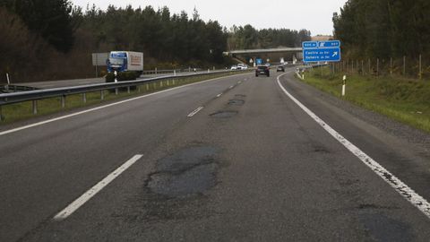 Baches en el entorno de la salida y entrada de Outeiro de Rei