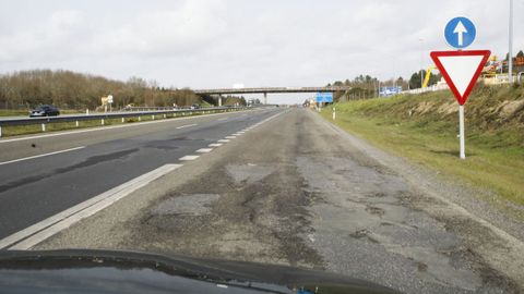 Baches en el entorno de la salida y entrada de Outeiro de Rei