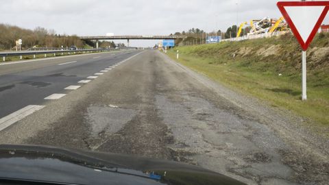 Baches en el entorno de la salida y entrada de Outeiro de Rei