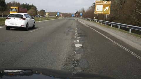 Baches en el entorno de la salida y entrada de Outeiro de Rei