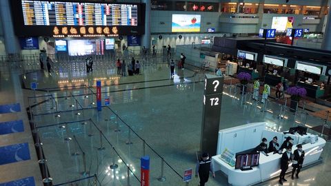 Sala de salidas del aeropuerto internacional de Taoyuán, en Taiwán, vacía por la caída de vuelos y reservas tras la crisis china del coronavirus