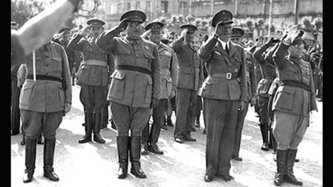 Una curiosa imagen de Aranda (en el centro) junto a Wolfram von Richthofen, jefe de la Legión Cóndor en España