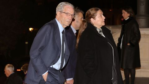 El abogado Antonio Garrigues Walker (i), asiste este miércoles al funeral del empresario Plácido Arango, fallecido el pasado 17 de febrero a los 88 años. EFE/JUANJO MARTÍN