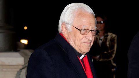 El sacerdote y filntropo catlico espaol, ms conocido como padre ngel, asiste este mircoles al funeral del empresario Plcido Arango, fallecido el pasado 17 de febrero a los 88 aos. EFE/JUANJO MARTN
