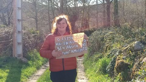 8M en Nogueira de Ramuín.As mulleres de Loureiro saíron en manifestación no 2019 co lema de que tamén elas querían ir ao único bar do pobo. Un ano despois a convocatoria medrou en participación, mantendo o mesmo espíritu festivo e reivindicativo