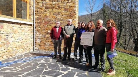 La alcaldesa de O Courel recogió el certificado FSC en nombre de la comunidad de montes de Rogueira en un acto que se celebró en la estación científica de la Universidade de Santiago en Seoane