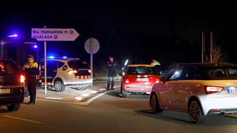 Controles policiales en la zona de confinamiento