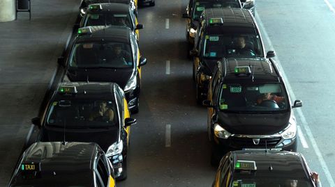 Taxis agolpados en el aeropuerto de Barcelona-El Prat