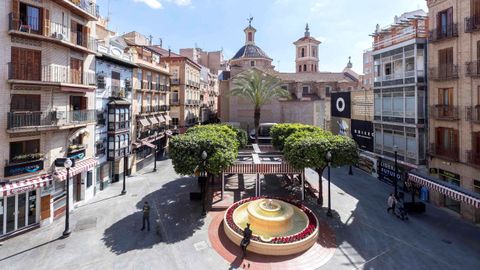 Aspecto de la Plaza de las Flores de Murcia este sábado
