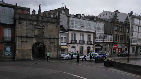 La Policía Local supervisa el cumplimiento del estado de alarma en Viveiro