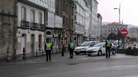 La Policía Local supervisa el cumplimiento del estado de alarma en Viveiro