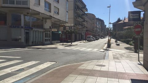 Calle Luis Gonzalez Taboada desierta en el primer dia de estado de alarma en Lalín