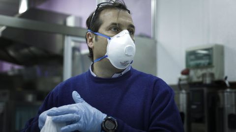 Reparto de comida en la cocina económica de Santiago