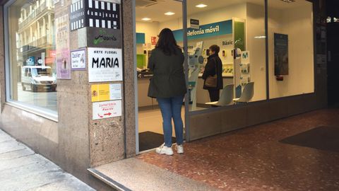 Tienda de telefona mvil en la calle Santo Domingo de Ourense