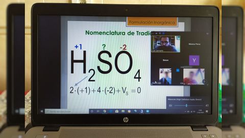 Clase virtual de Química de Juan Sanmartín y sus alumnos de 3º de ESO del colegio Vila do Arenteiro