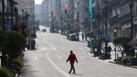 La calle Urzaiz de Vigo, casi vacía