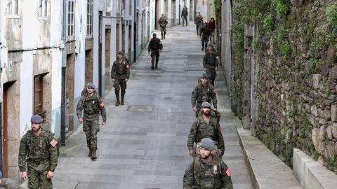Despliegue de la Brilat por las calles de Santiago