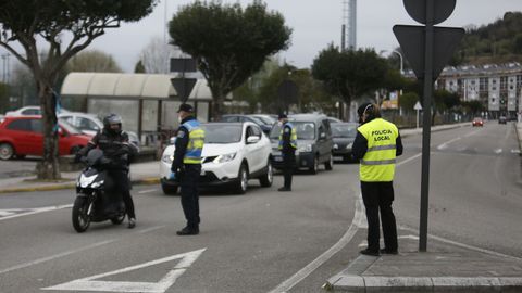 La Policia Local de Viveiro controla a la población