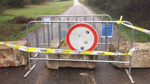 Chaves ha colocado bloques de hormigón en siete carreteras fronterizas con Verín, Vilardevós y Oímbra
