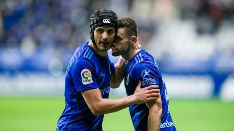 Luismi y Rodri celebran el gol al Tenerife