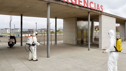  Trabajos de desinfeccin este lunes en la zona de Urgencias del Hospital Universitario Central de Asturias (HUCA