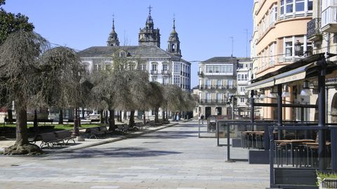 Praza Maior de Lugo, sin terrazas por la cuarentena decretada por el Gobierno.