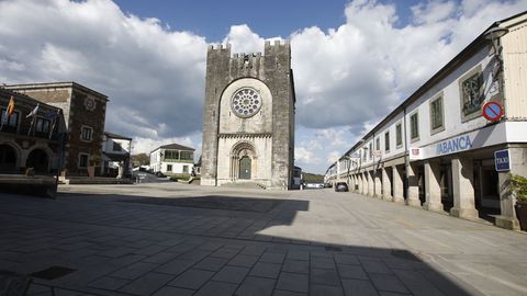 La plaza mayor de Portomarín sin ninguna actividad