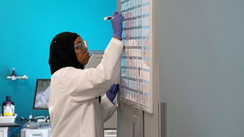 La investigadora Huda Rabi, de la compaa Arcturus Therapeutics de San Diego, es una de los muchos cientficos que estn buscando una vacuna contra el Covid-19