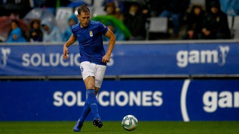 Carlos Hernández durante el Oviedo-Sporting