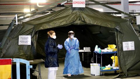 El hospital militar instalado en el aparcamiento subterráneo del Hospital Universitario Central de Asturias (HUCA) ha comenzado a recoger las primeras muestras a los profesionales sanitarios