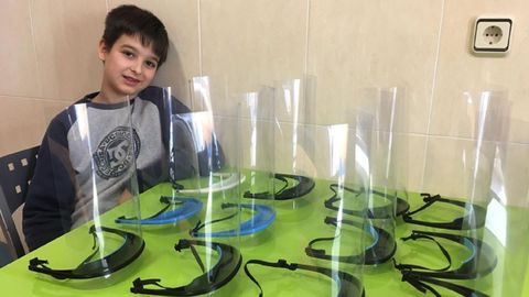 En la imagen, Álex Romero, un maker pontés de solo 13 años