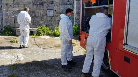 Trabajos de desinfección en Castro Caldelas