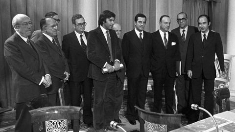 Los líderes de la Transición, en la firma de los pactos de la Moncloa