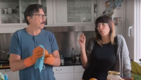 El actor Carlos Bardem y la actriz Cecilia Gessa, durante la escena en la que él pronuncia la polémica frase