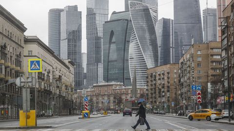 Calles desiertas cerca del centro financiero de Moscú
