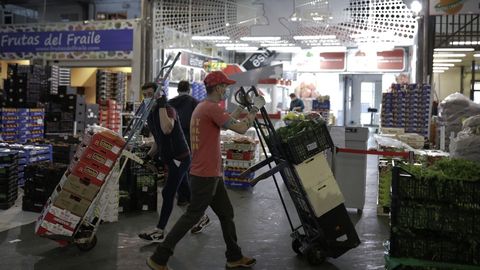 El movimiento de mercancías es continuo, llegando a ser en ocasiones frenético.