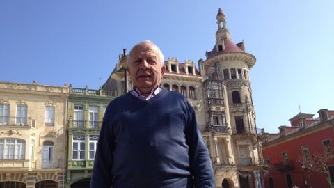 Andrés Tojal en una imagen de marzo del 2014, frente a la Torre dos Moreno