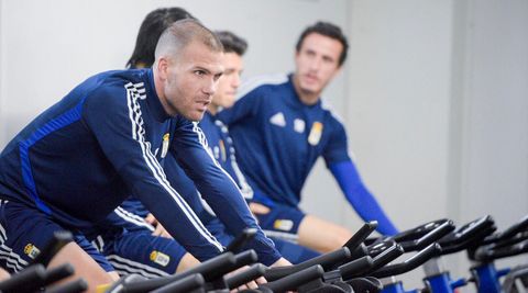 Ortuño, con Nieto y Christian al fondo, en un entrenamiento en El Requexón