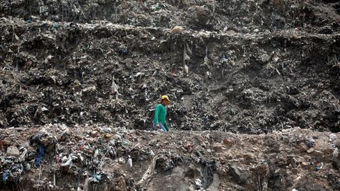 Hoy se celebra el Da de la Tierra, aunque hay basureros gigantescos en los que nada hay que conmemorar