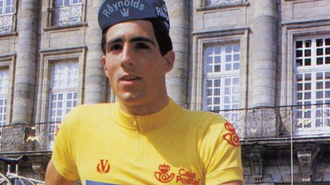 Miguel Indurain, con 20 años, líder de La Vuelta en la etapa Santiago-Lugo