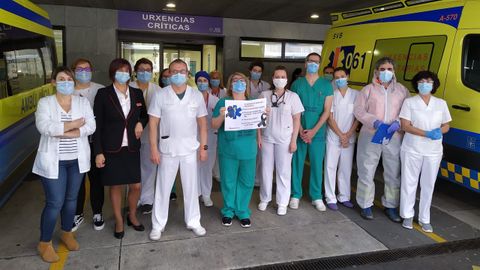 Minuto de silencio en las urgencias del Álvaro Cunqueiro, el viernes.