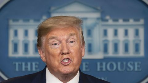Trump sugirió utilizar un desinfectante o baños de sol para acabar con el coronavirus