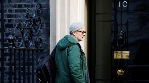 Dominic Cummings a la puerta del domicilio del primer ministro, en Downing Street, en el 2020.