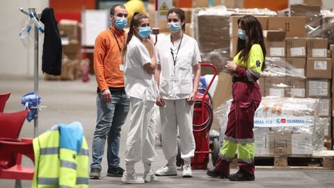 La última jornada de este hospital provisional ha dejado estampas de alegría entre sanitarios y pacientes, que mostraban en imágenes cartas de agradecimiento y dibujos de ánimo que les han hecho llegar desde la ciudadanía.