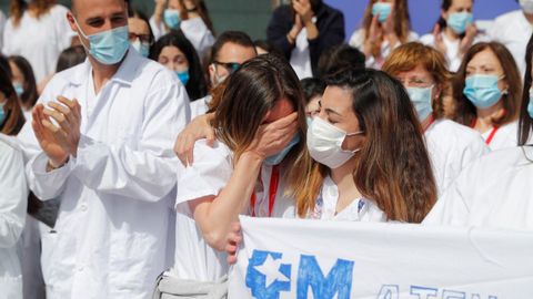 Emoción en los rostros de los sanitarios