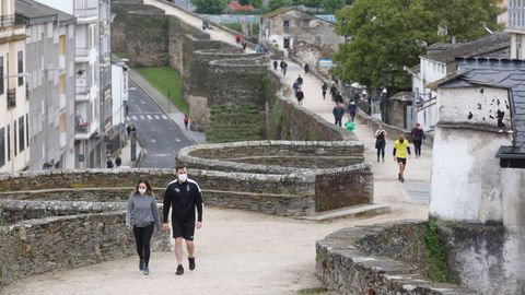 Paseos y carreras esta mañana por la Muralla de Lugo