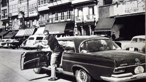 Luis Suárez visitando A Coruña en 1963.