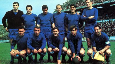 Luis Suárez volveria a Riazor en 1966 para disputar un amistoso de preparación antes del Mundial de Inglaterra en el que se enfrentó al Ajax de Cruyff.